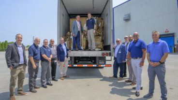 Image: Group with tractor-trailer open to show old corrugated containers ready for recycling at the Kingsport Mill. Domtar leaders celebrate the mill’s grand re-opening and the company’s corrugated recycling partnership with Food City leaders in May 2023.